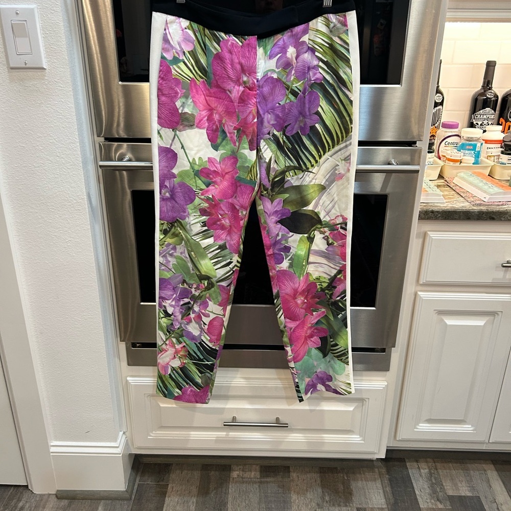 Trina Turk Floral Gilly Ankle Pants size 6 GUC
